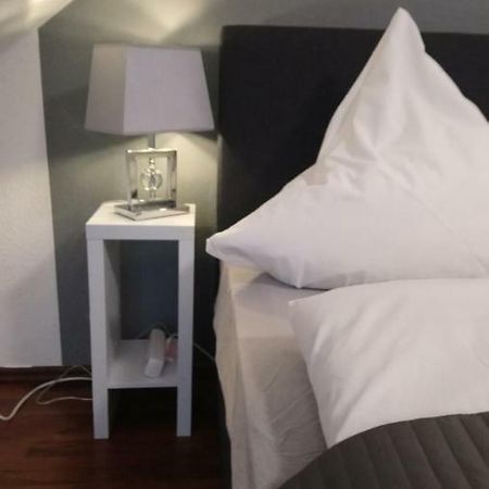 Ferienwohnung Mit 2 Schlafzimmern Und Parkplatz Erfurt Esterno foto