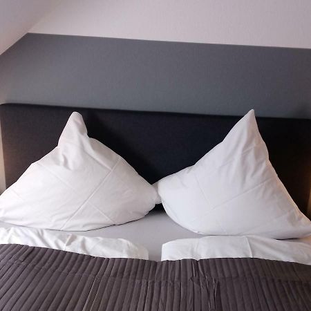 Ferienwohnung Mit 2 Schlafzimmern Und Parkplatz Erfurt Esterno foto