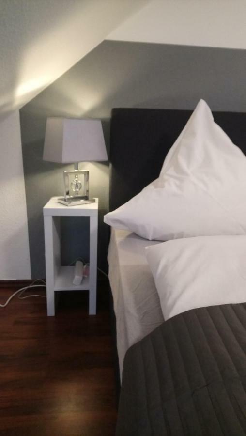 Ferienwohnung Mit 2 Schlafzimmern Und Parkplatz Erfurt Esterno foto