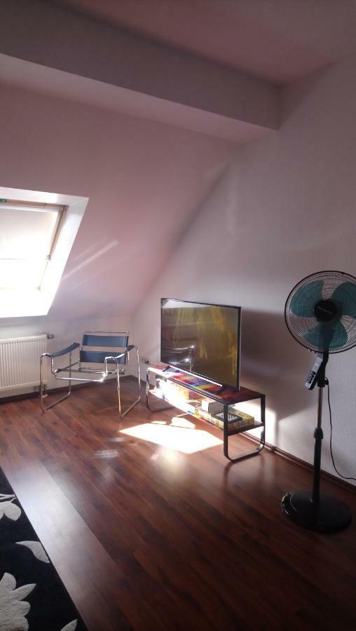 Ferienwohnung Mit 2 Schlafzimmern Und Parkplatz Erfurt Esterno foto