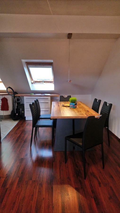 Ferienwohnung Mit 2 Schlafzimmern Und Parkplatz Erfurt Esterno foto