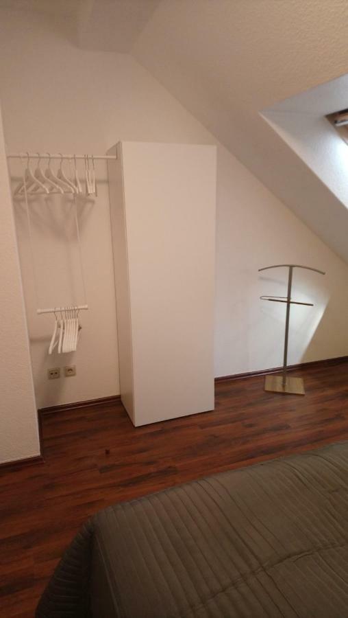 Ferienwohnung Mit 2 Schlafzimmern Und Parkplatz Erfurt Esterno foto
